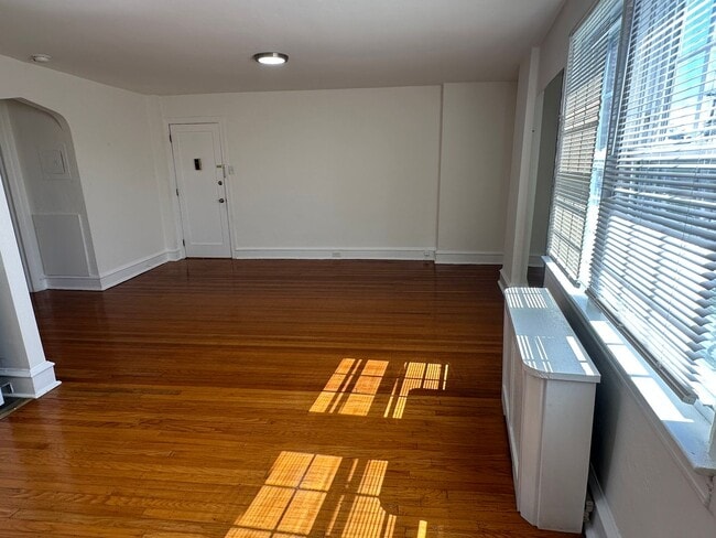 Building Photo - Marlyn Apts 101