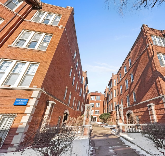 Building Photo - 540 W Aldine Ave