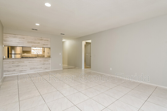 Building Photo - 7639 Rio Pinar Lakes Blvd