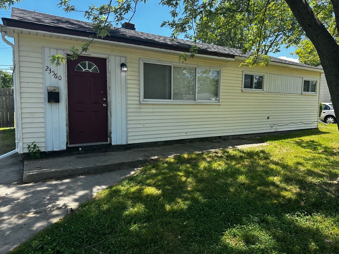 Foto principal - 3 BEDROOM HOME IN WARREN