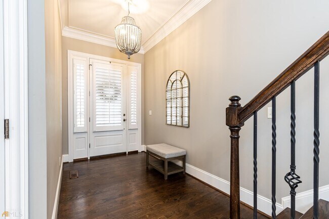 Building Photo - 5492 Glenridge Dr