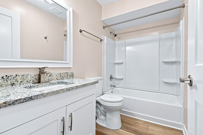 Newly Renovated - The Eyrie - Fire Unit - Eagles Eyrie Apartments