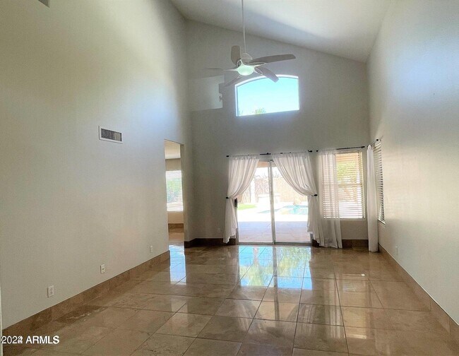 Building Photo - 4034 E Anderson Dr