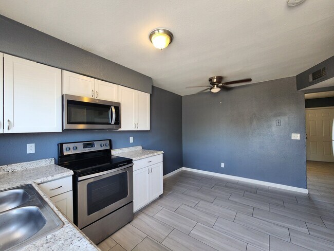 Building Photo - 143 S Doran