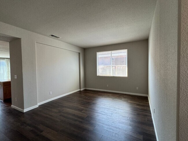Foto del edificio - COMING SOON! Four Bed, Two Bath Home Close to Hwy 99 and Stockton Airport