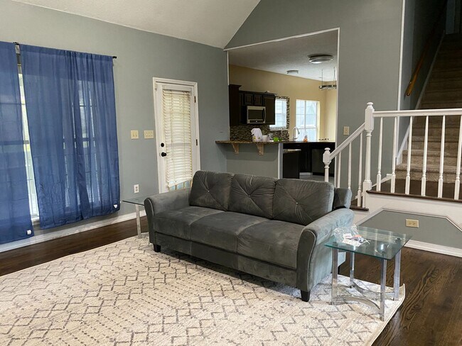 Building Photo - Room in 3 Bedroom Townhome at Cressingham Ct