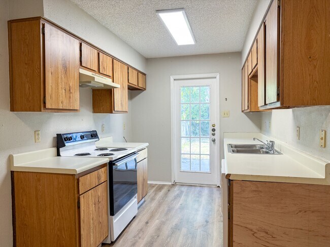 Foto del edificio - 607 Frostwood Dr