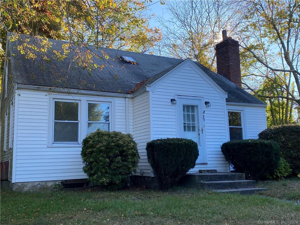 25 Hillside Rd Unit 1st Fl, Groton, CT 06340 Room for Rent in Groton