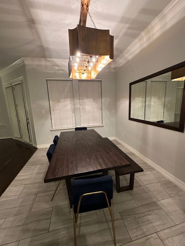 Building Photo - 1004 Colonial Dr