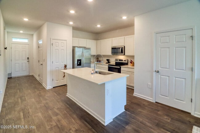 Building Photo - 9909 Garrin Dr