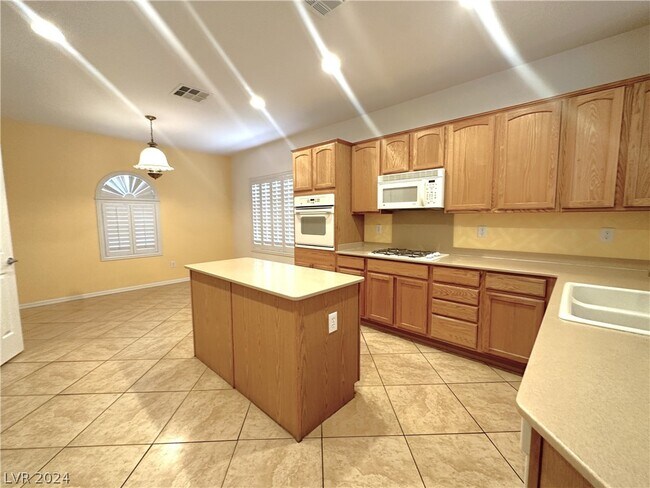 Building Photo - 2100 Idaho Falls Dr