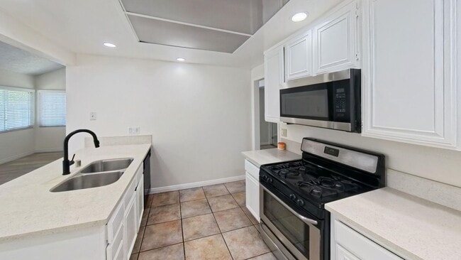 Building Photo - 1617 Toyon Pl