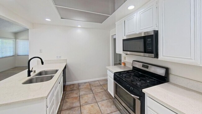 Foto del edificio - 1617 Toyon Pl