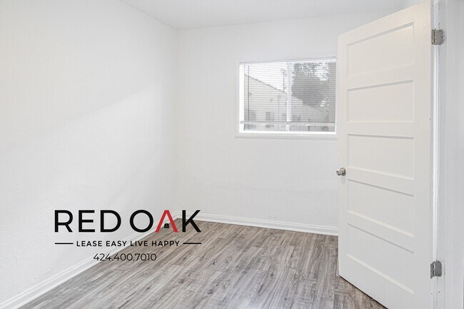 Building Photo - Charming, Vintage, Spacious Two Bedroom wi...