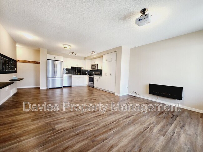 Photo du bâtiment - 17215-17219 9 Avenue Southwest