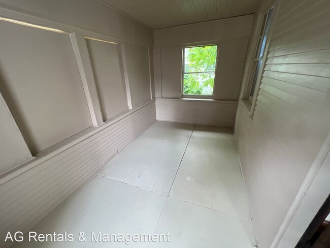 Building Photo - 3 br, 1 bath House - 330 E Wildwood Ave