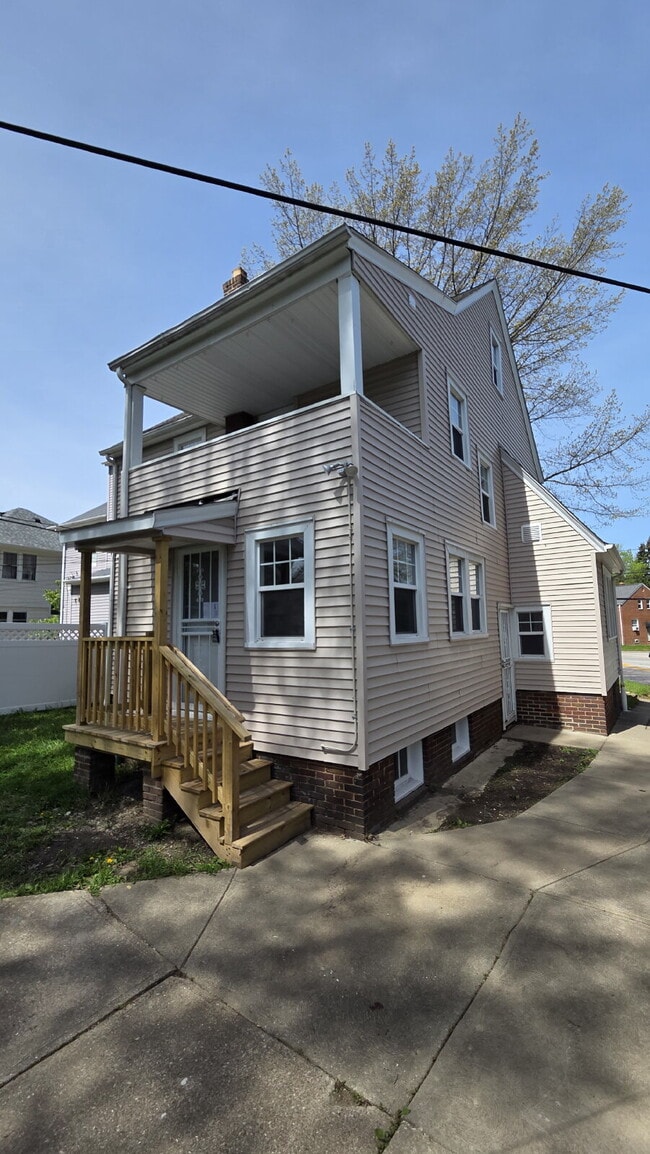 Building Photo - Stunning 4-Bedroom Home with additional Office/Flex Space and Modern Updates in Cleveland Heights