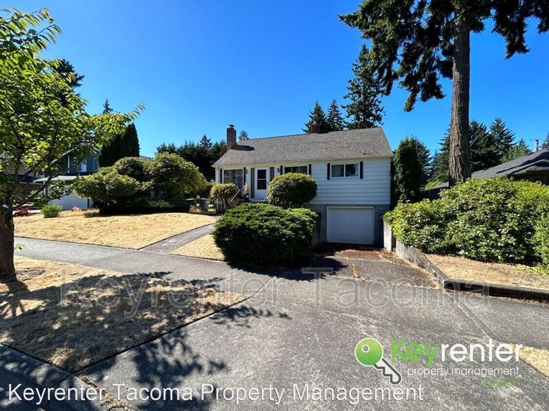 Primary Photo - 3 br, 1 bath House - 130 Regents Blvd