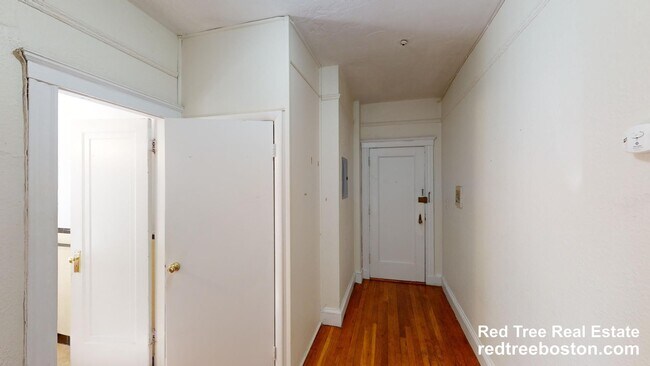 Photo - 70 Chiswick Rd. Unit 12 Apartment