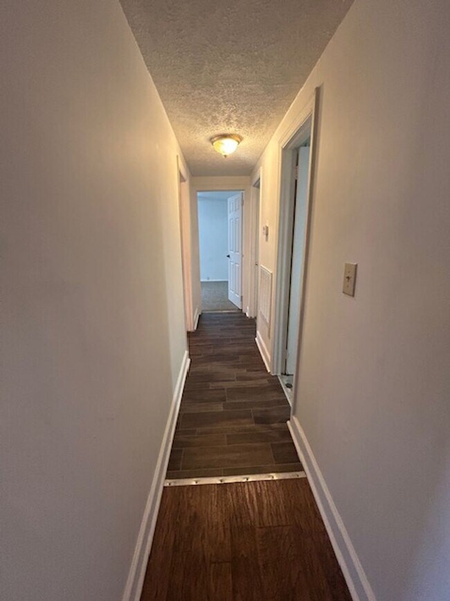 Foto del edificio - 3-Bedroom, 1-Bath House