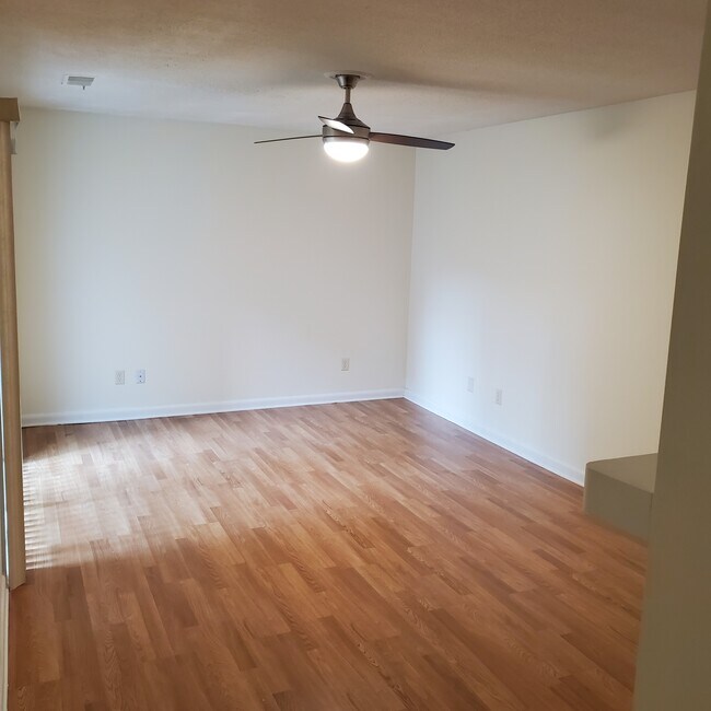 Foto del edificio - 102 Saint James Pl