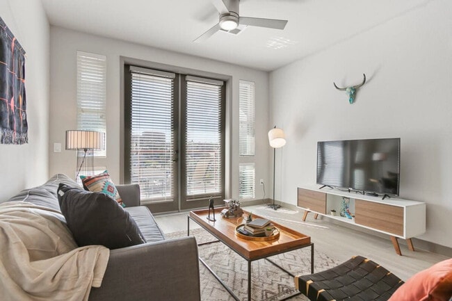 Building Photo - 400 N 2nd Ave