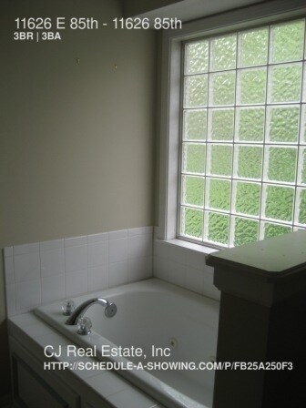 Building Photo - 11626 E 85th St