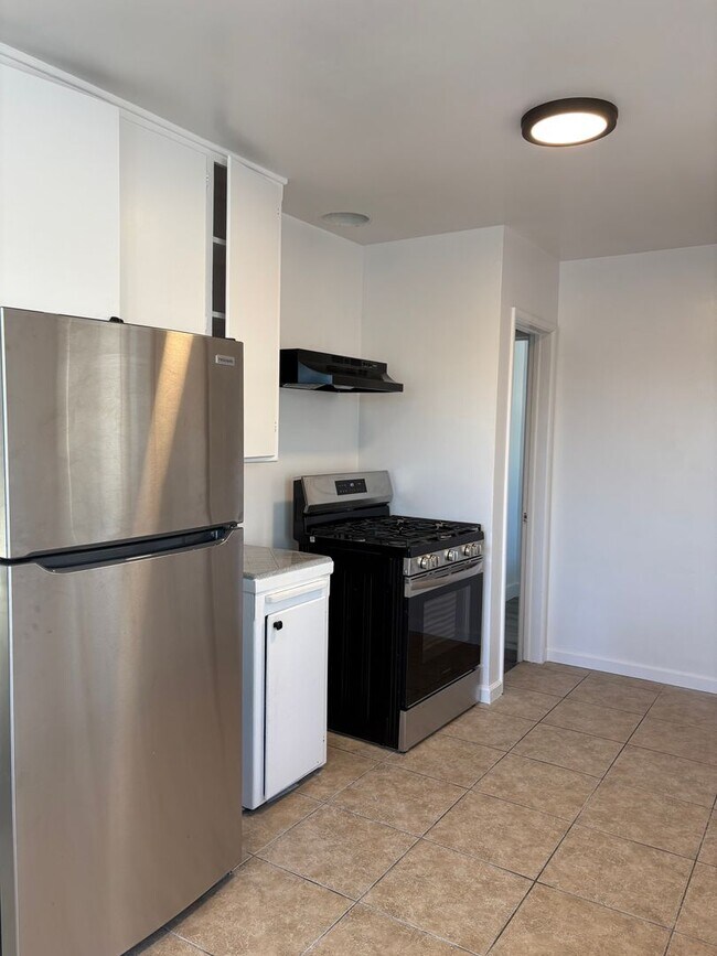 Foto del edificio - 7411 S Hoover St