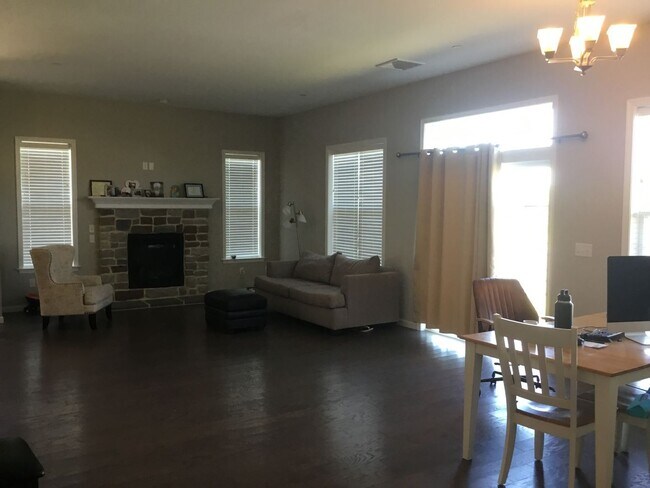 Foto del edificio - 3 br, 2 bath House - 65 KERRY CT