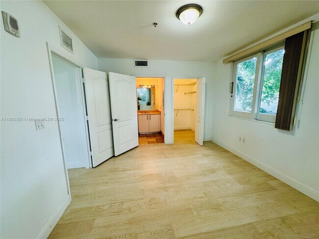 Foto del edificio - 2701 SW 3rd Ave
