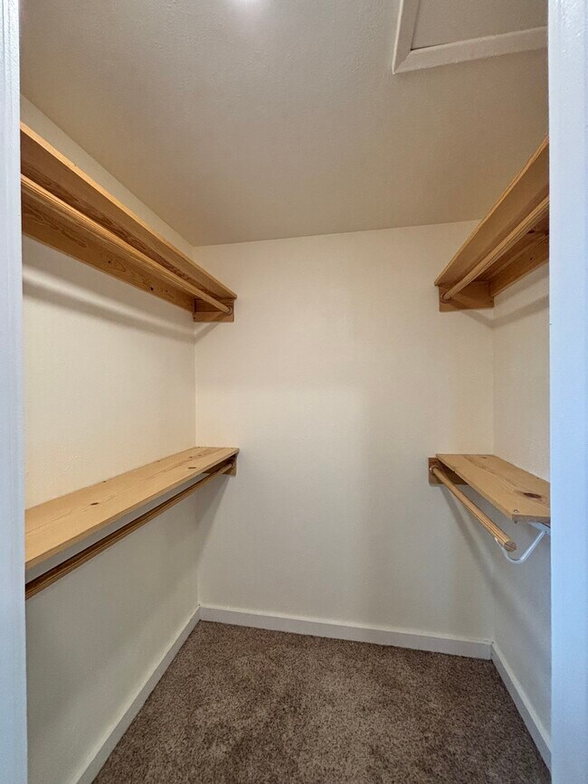 Foto del edificio - 429 Thomas St NW
