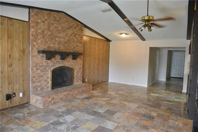 Building Photo - 2925 Golden Meadow Dr