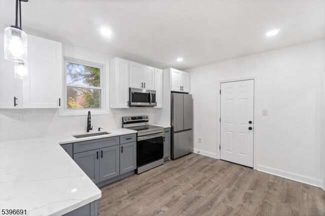 Building Photo - 427 Benner St