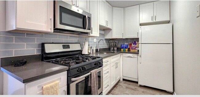 Foto del edificio - 3900 N Pine Grove Ave