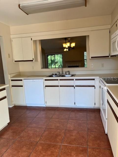 Building Photo - 564 Albany Pl