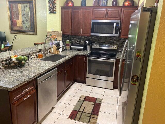 Foto del edificio - 6606 Catalina Ln