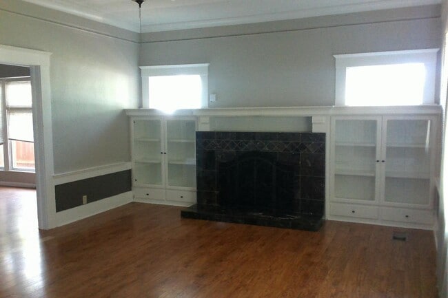 Building Photo - 1284 N Ferger Ave