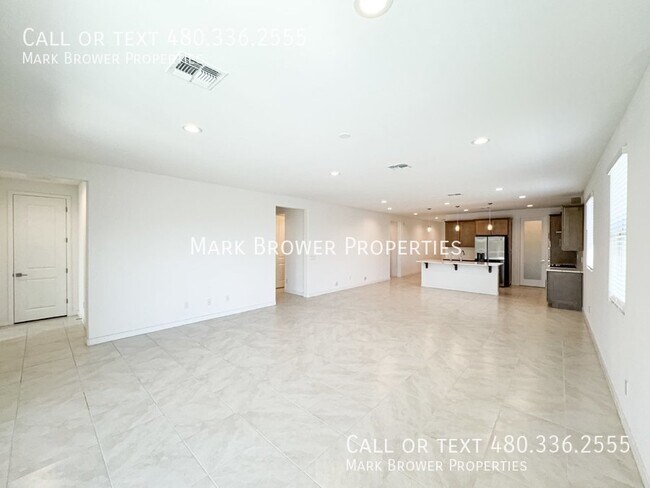 Foto del edificio - 72 S 157th Ln