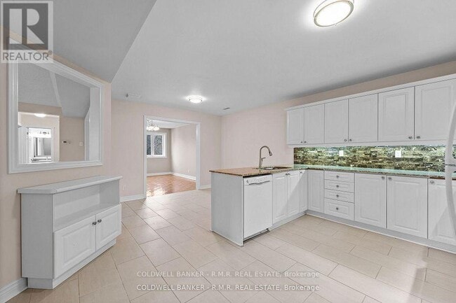 Building Photo - 245 Elgin St W