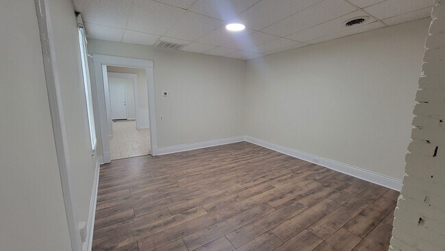 Foto del edificio - Shotgun Styled One Bedroom Close To UOfL