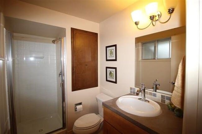 Building Photo - 906 Summit Dr