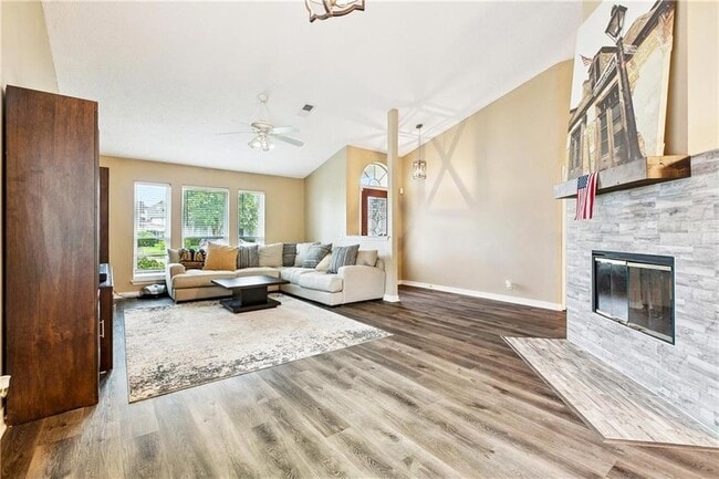 Building Photo - 310 Oakley Ln