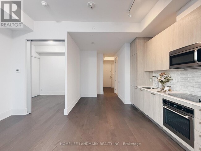 Building Photo - 50 Charles St E