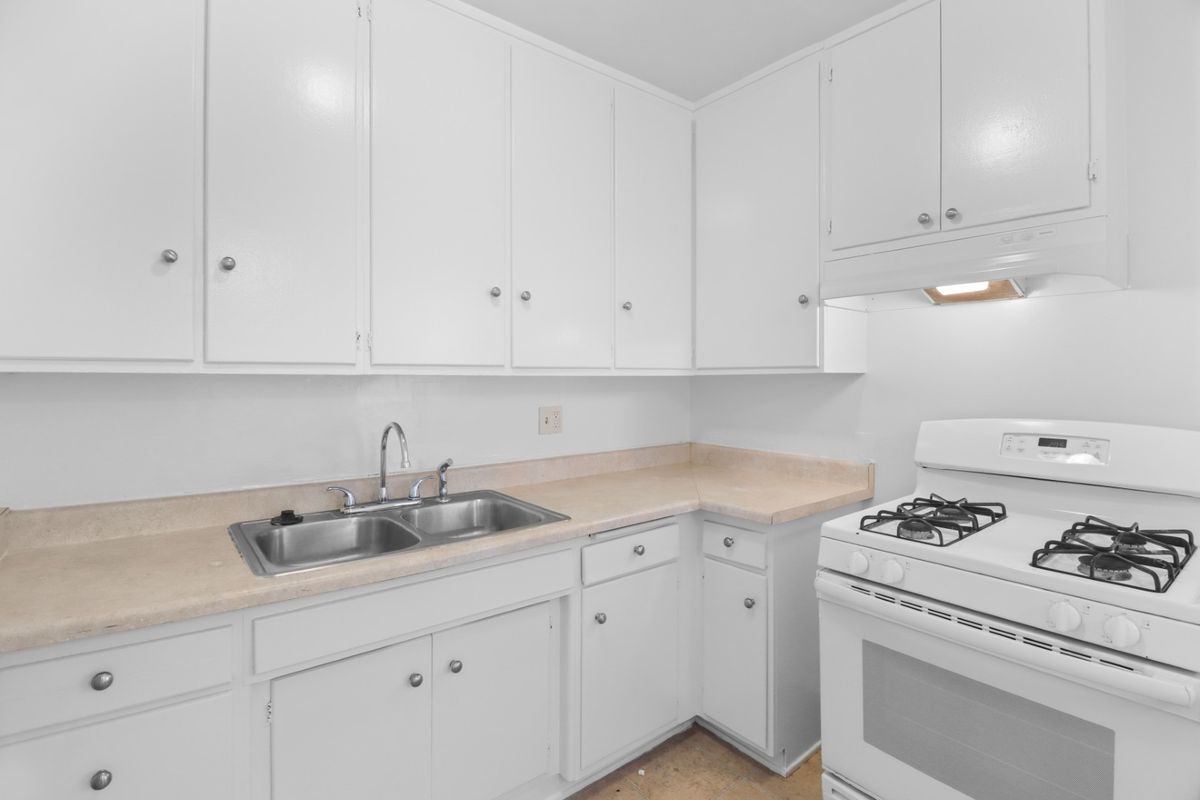 Foto principal - 11660 Chenault St