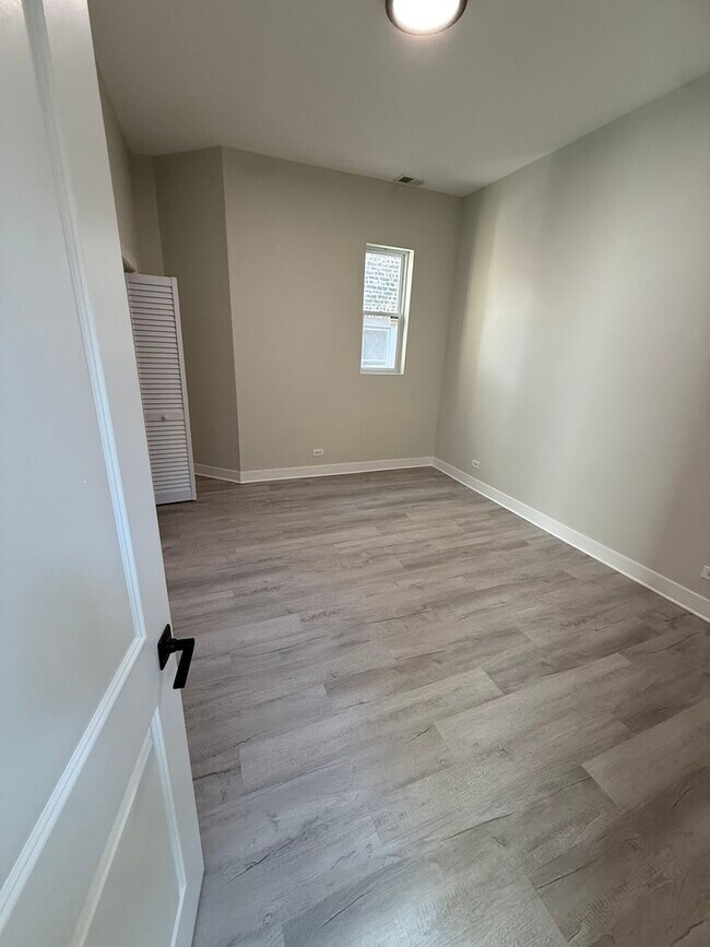 Foto del edificio - 2933 W Lexington St