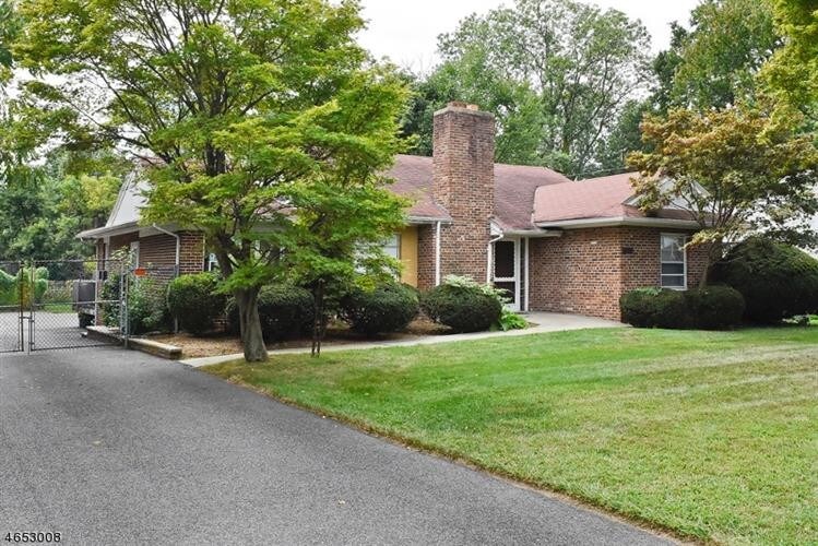 Foto principal - 555 W Mt Pleasant Ave