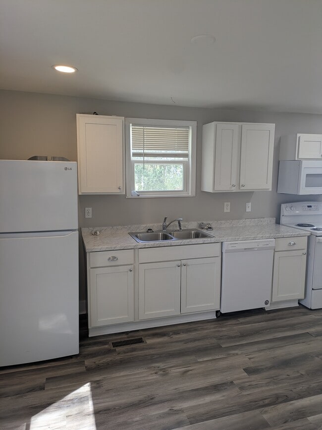 Foto del edificio - 806 N Woodland Dr