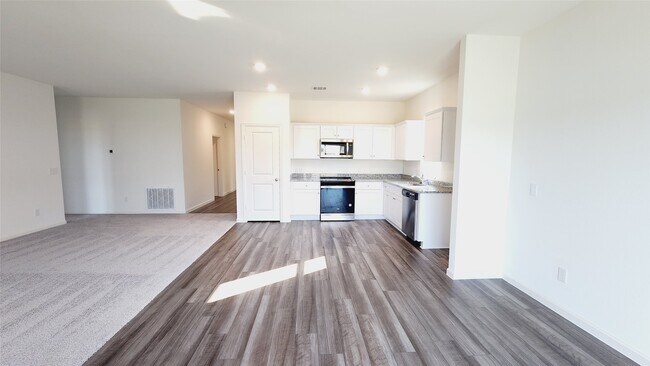 Foto del edificio - 6335 Highland Trl Dr