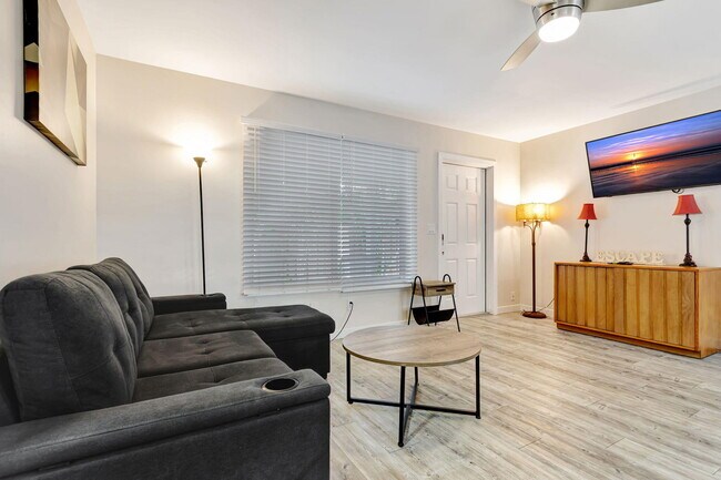Building Photo - 3208 Marine Dr