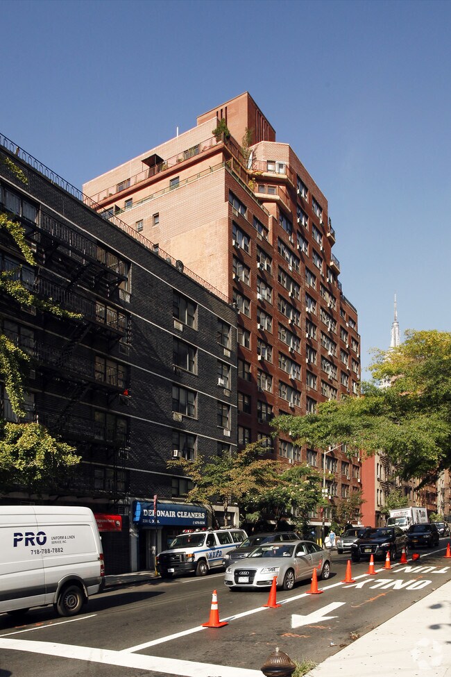 Wimbledon Tower Apartments at 236 E 36th St New York, NY